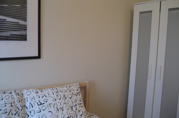 (English) Cute, charming, furnished and cheap bedroom in cute apartment